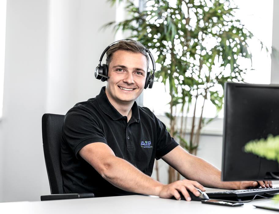 Service in pole position.