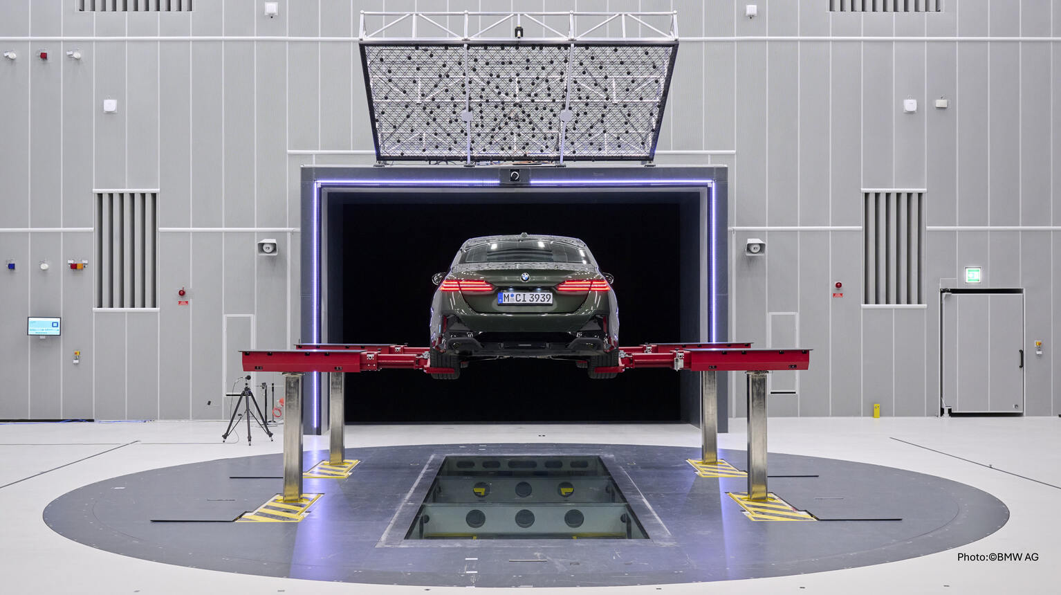 Fahrzeugprüfung im Testlabor