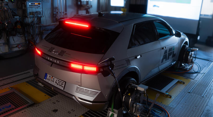 Elektrofahrzeug im Prüfstand